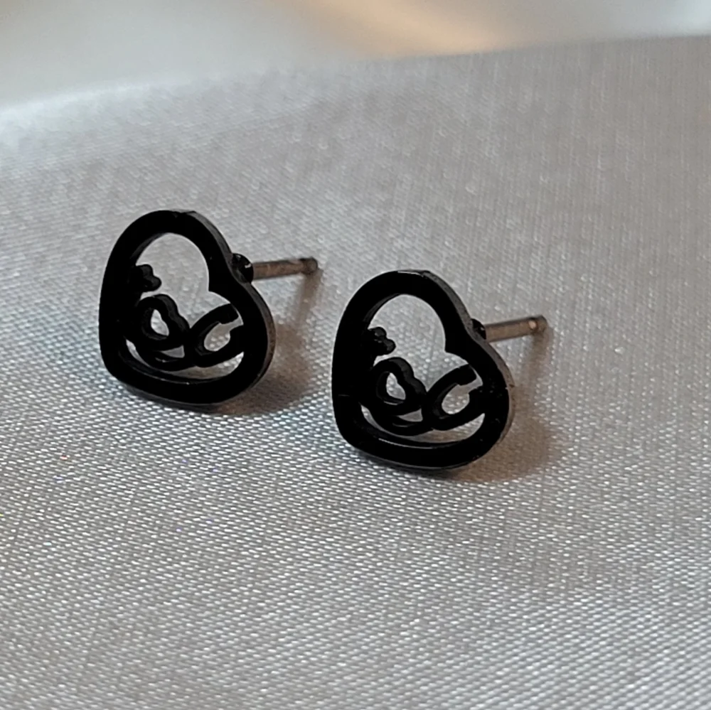 Stethoscope & Heart Hollow Stud Earrings, unisex - Picture 3 of 7